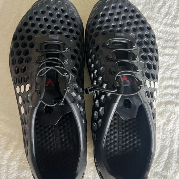Vivo Barefoot Black Athletic Shoes - Picture 4 of 7